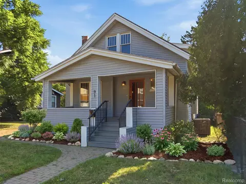 91 Oneida St, Pontiac, MI 48341