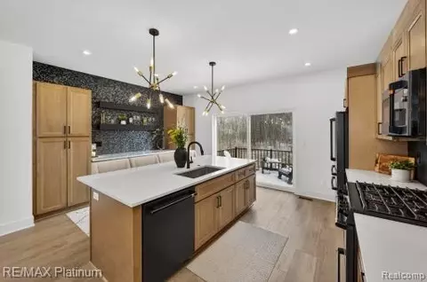 Kitchen - 1666 Pinecroft Ln, Howell, MI 48855 photo 3 of 5