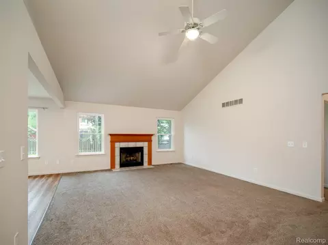 Living - 19108 Red Oak Ln, Brownstown, MI 48193 photo 2 of 4