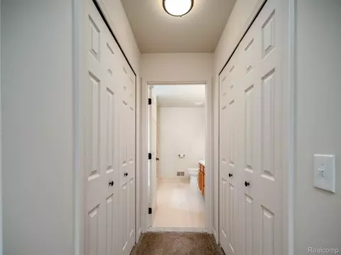 Entry Way - 19108 Red Oak Ln, Brownstown, MI 48193 photo 2 of 3