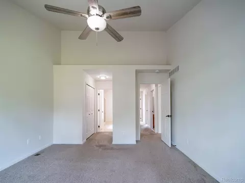 Bedroom - 19108 Red Oak Ln, Brownstown, MI 48193 photo 2 of 4