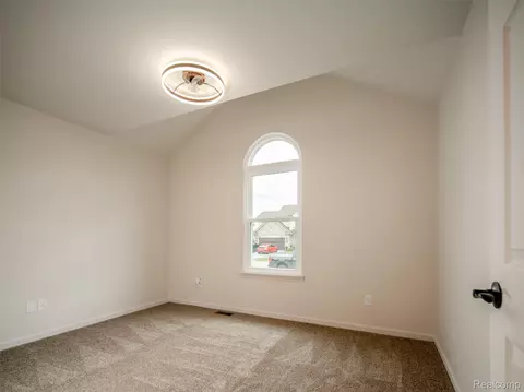 Bedroom - 19108 Red Oak Ln, Brownstown, MI 48193 photo 3 of 4