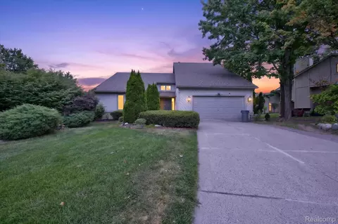 38808 Lancaster Dr, Farmington, MI 48331