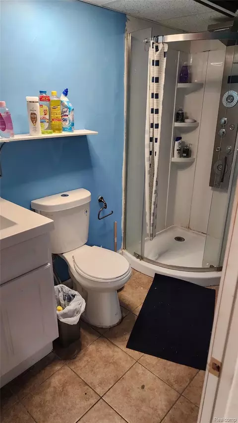 Bath - 11219 Hanover Dr, Warren, MI 48093 photo 4 of 5