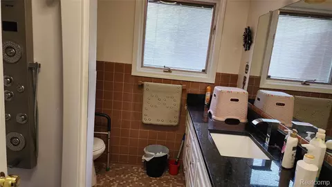 Bath - 11219 Hanover Dr, Warren, MI 48093 photo 1 of 5