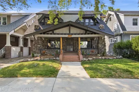 98 Massachusetts St, Highland Park, MI 48203