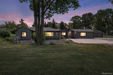 38250 S Groesbeck Hwy, Clinton Township, MI 48036
