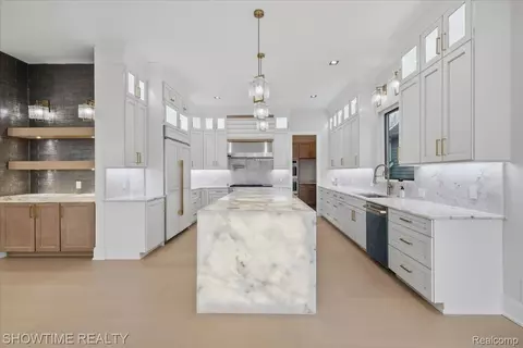Kitchen - 13281 Haddon St, Fenton, MI 48430 photo 2 of 8