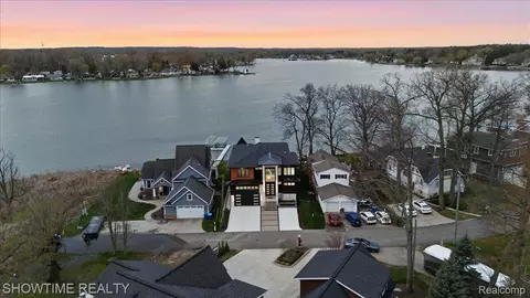 View/Area - 13281 Haddon St, Fenton, MI 48430 photo 3 of 4