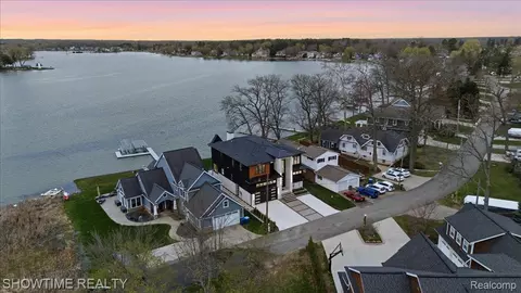 View/Area - 13281 Haddon St, Fenton, MI 48430 photo 4 of 4