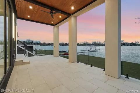 Exterior - 13281 Haddon St, Fenton, MI 48430 photo 6 of 7