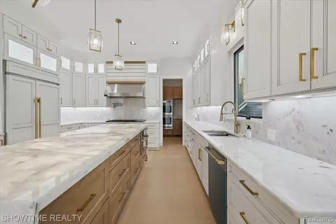Kitchen - 13281 Haddon St, Fenton, MI 48430 photo 3 of 8