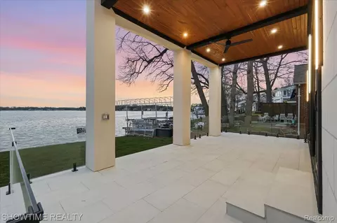 Exterior - 13281 Haddon St, Fenton, MI 48430 photo 5 of 7