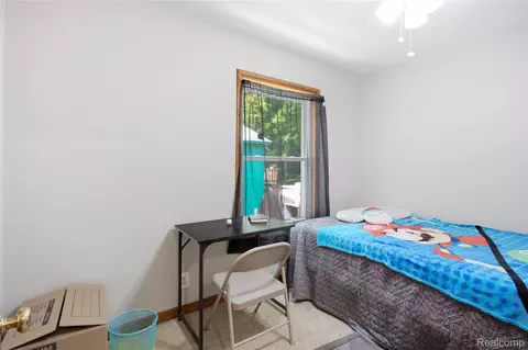 Bedroom - 11163 Cape Cod St, Taylor, MI 48180 photo 6 of 7