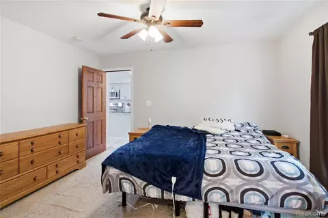 Bedroom - 11163 Cape Cod St, Taylor, MI 48180 photo 2 of 7