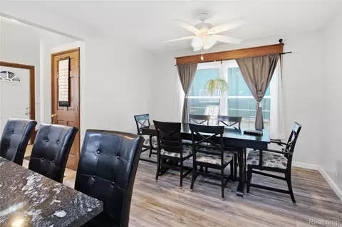 Dining - 11163 Cape Cod St, Taylor, MI 48180 photo 3 of 4