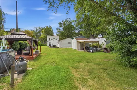 Exterior - 11163 Cape Cod St, Taylor, MI 48180 photo 4 of 7