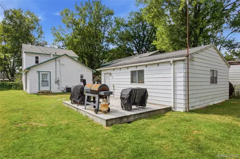 Exterior - 11163 Cape Cod St, Taylor, MI 48180 photo 6 of 7