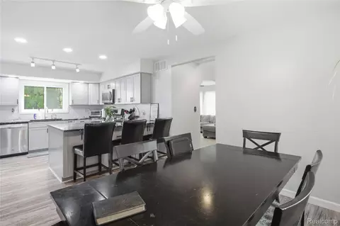 Dining - 11163 Cape Cod St, Taylor, MI 48180 photo 4 of 4