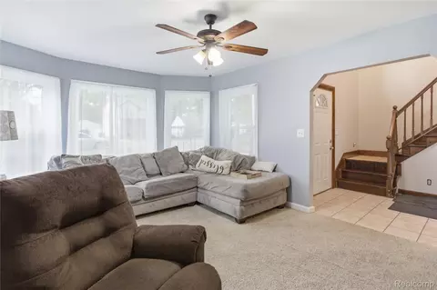 Living - 11163 Cape Cod St, Taylor, MI 48180 photo 2 of 2