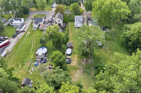 View/Area - 11163 Cape Cod St, Taylor, MI 48180 photo 6 of 7