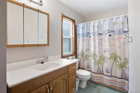 Bath - 11163 Cape Cod St, Taylor, MI 48180 photo 2 of 2