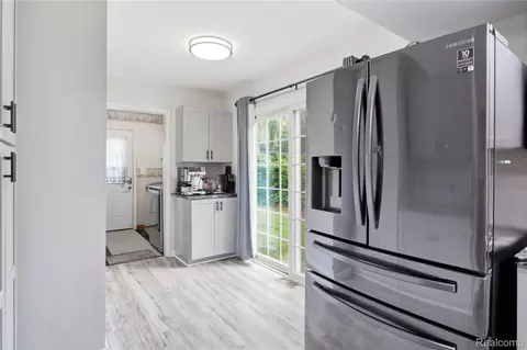 Kitchen - 11163 Cape Cod St, Taylor, MI 48180 photo 6 of 6