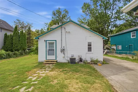 Exterior - 11163 Cape Cod St, Taylor, MI 48180 photo 7 of 7