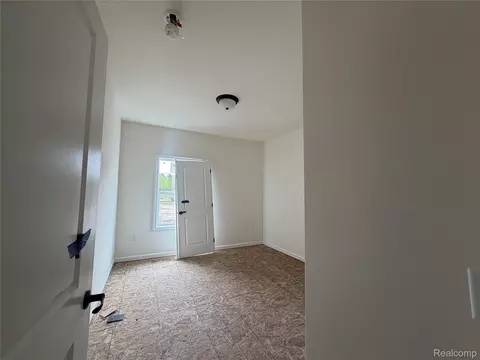 31450 Beverly Rd, Romulus, MI 48174 photo 9