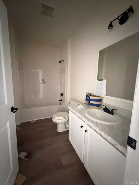 31450 Beverly Rd, Romulus, MI 48174 photo 8