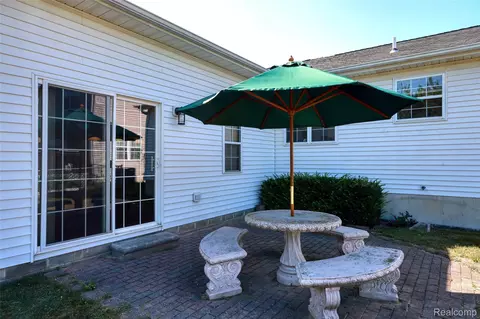 Exterior - 1221 Windsor St, Grand Blanc, MI 48507 photo 2 of 4