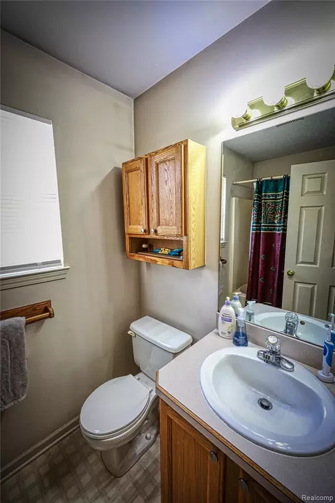 Bath - 1221 Windsor St, Grand Blanc, MI 48507 photo 1 of 2
