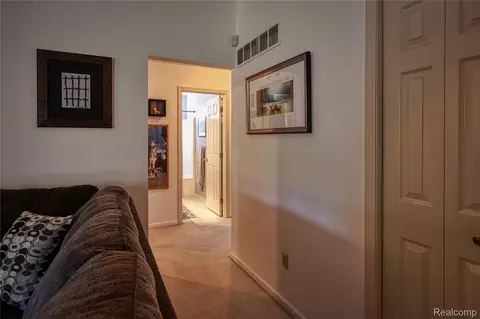 Entry Way - 1221 Windsor St, Grand Blanc, MI 48507 photo 2 of 3