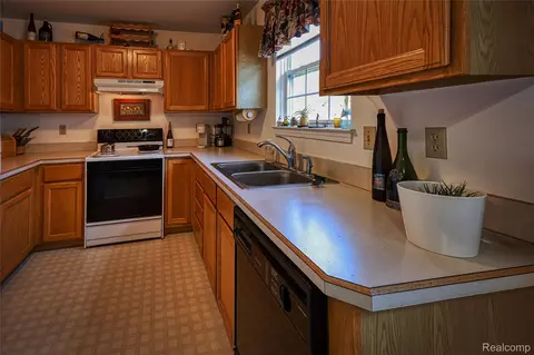 Kitchen - 1221 Windsor St, Grand Blanc, MI 48507 photo 2 of 2