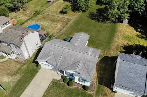 View/Area - 1221 Windsor St, Grand Blanc, MI 48507 photo 4 of 5