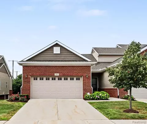 3045 Bridgewater Rd #5, Auburn Hills, MI 48326