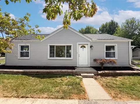 26375 Normandy St, Roseville, MI 48066