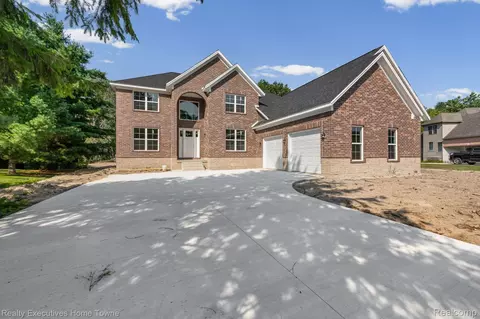 3258 Shorewood Ave, Fort Gratiot, MI 48059