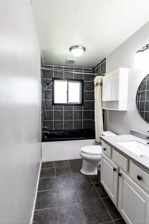 Bath - 5260 Rives Junction Rd, Blackman, MI 49201 photo 2 of 2