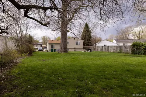 Exterior - 15167 Meadow St, Romulus, MI 48174 photo 5 of 5