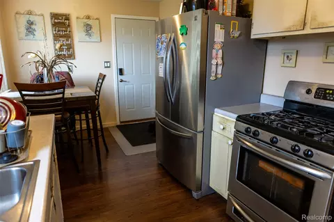 Kitchen - 15167 Meadow St, Romulus, MI 48174 photo 2 of 2