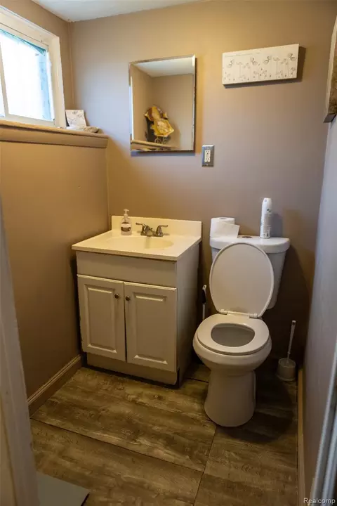 Bath - 15167 Meadow St, Romulus, MI 48174 photo 1 of 2