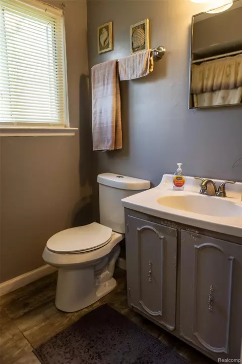 Bath - 15167 Meadow St, Romulus, MI 48174 photo 2 of 2