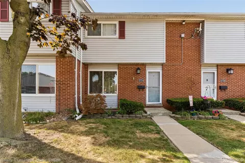 27734 Eastwick Sq, Roseville, MI 48066