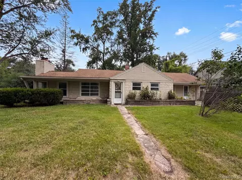 30406 Everett St, Southfield, MI 48076