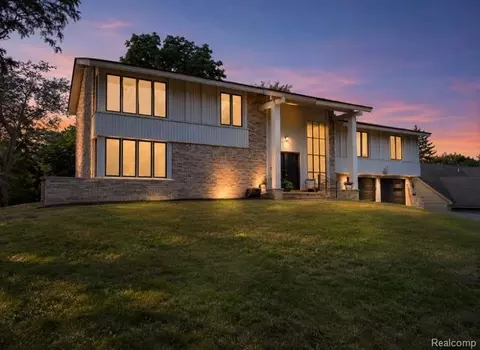 3261 Bloomfield Park Dr, West Bloomfield, MI 48323