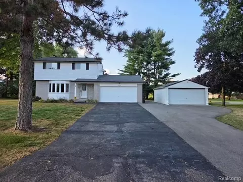 2555 Judy Ln, Shelby Township, MI 48316