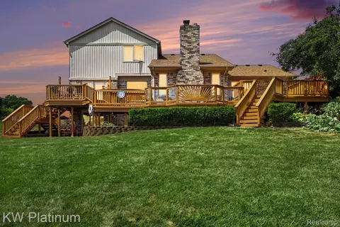 46916 Spruce Dr, Shelby Township, MI 48315