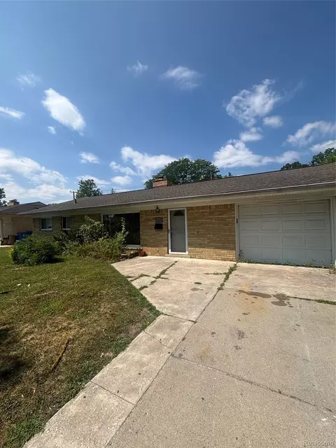 6685 Rockland St, Dearborn Heights, MI 48127