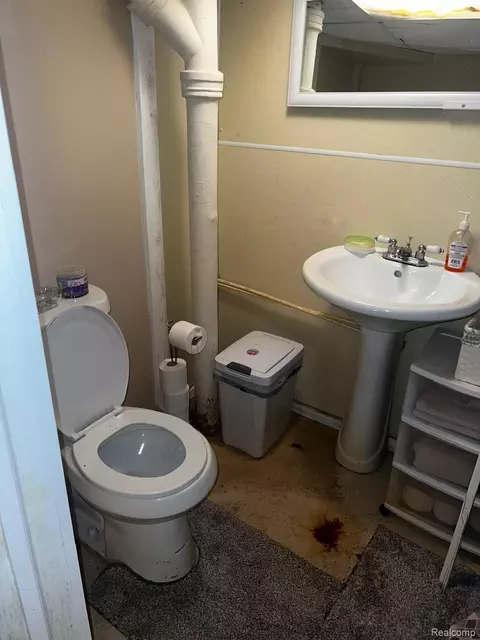 Bath - 3364 E Pierson Rd, Flint, MI 48506 photo 3 of 9